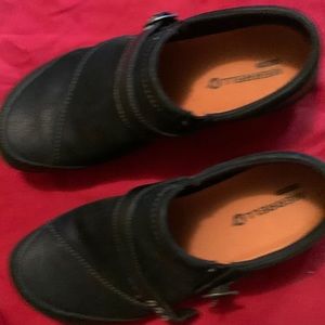 Merrell cushion grip shoes